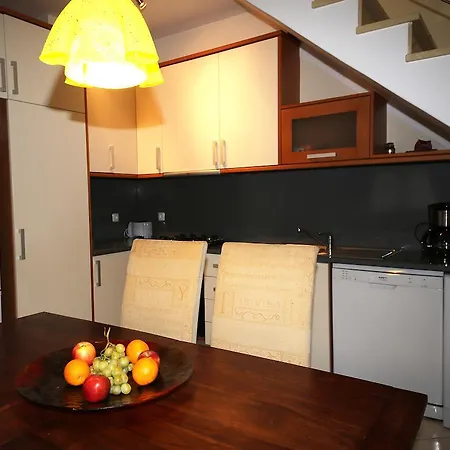 Hébergement de vacances Townhouse With Seaview Terrace