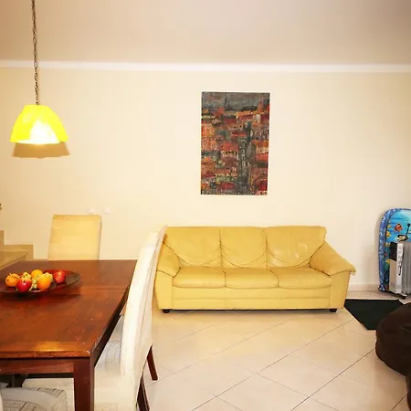 Hébergement de vacances Townhouse With Seaview Terrace *